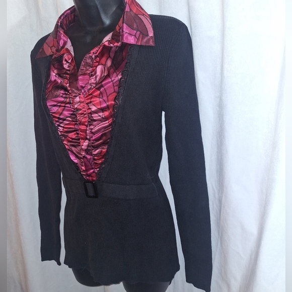 Black Sweater Blouse with Pink Patterned Lining - Picture 3 of 5